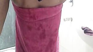 Indian MILF Is Gonna Show Us Her Boobs After Shower