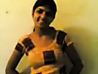 Cute And Young Genuine Indian Girl Exposes Her Pussy On Cam